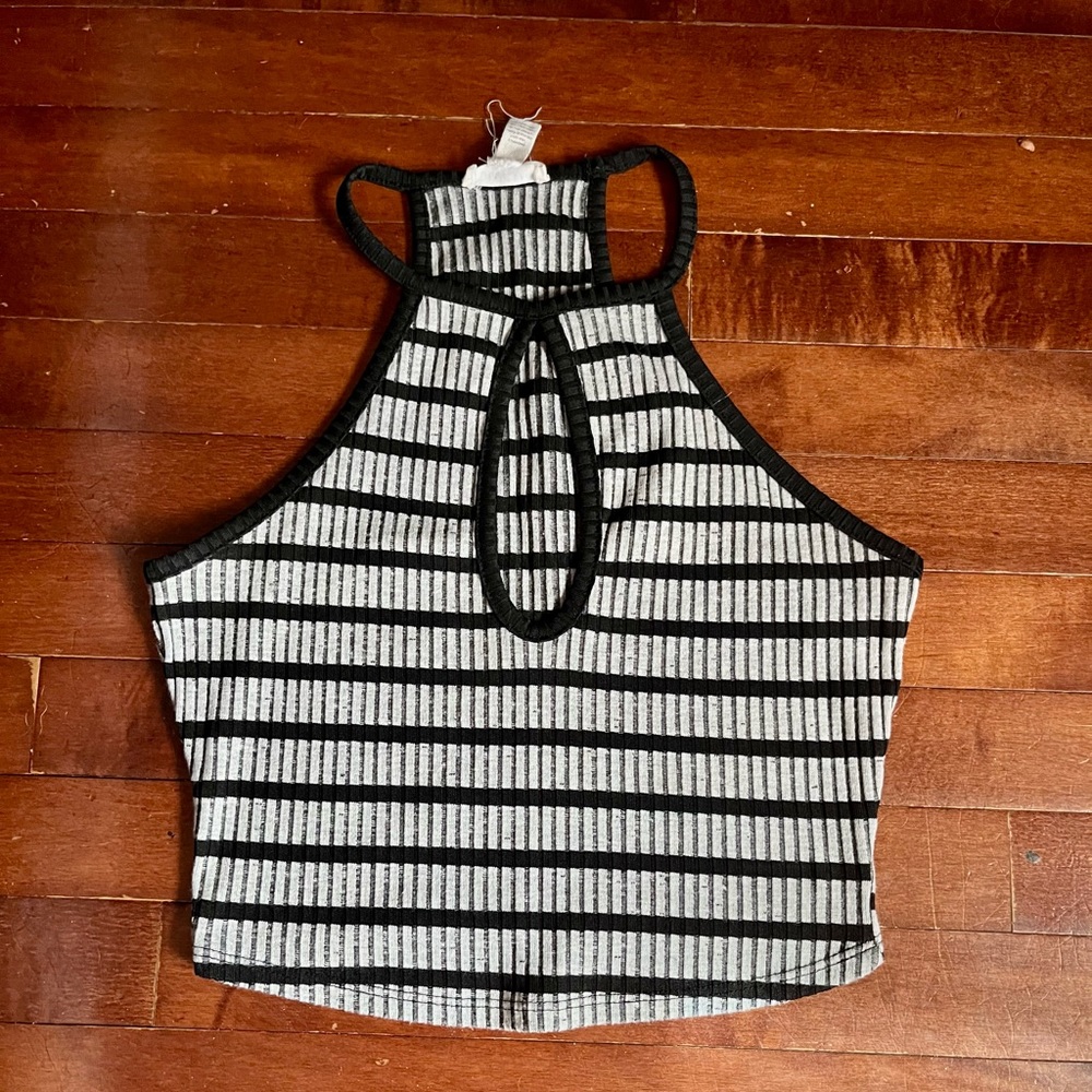 Full Tilt Knit Keyhole Crop Top M